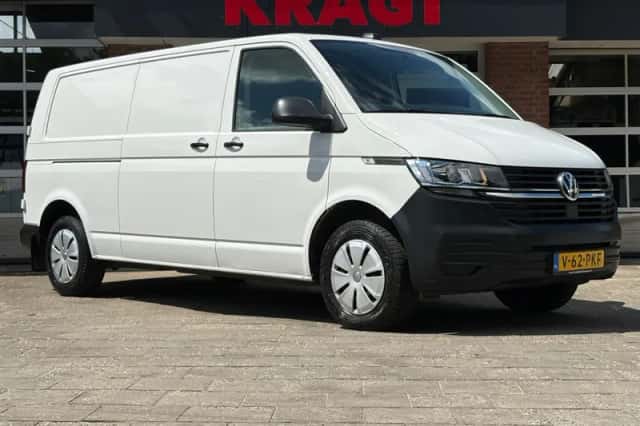 Volkswagen Transporter (2024) thumbnail 2