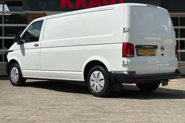 Volkswagen Transporter (2024) thumbnail 3