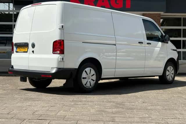 Volkswagen Transporter (2024) thumbnail 4
