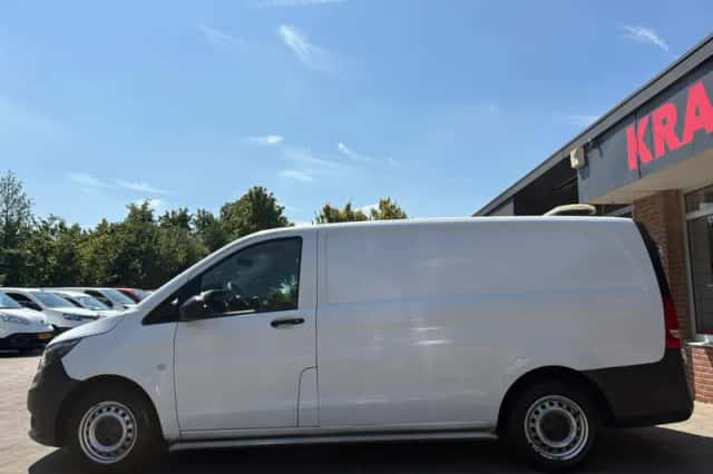 Mercedes-Benz Vito (2017) thumbnail 3