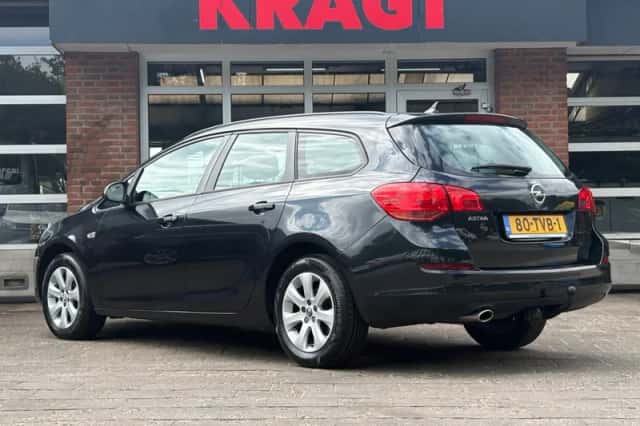 Opel Astra (2012) thumbnail 3