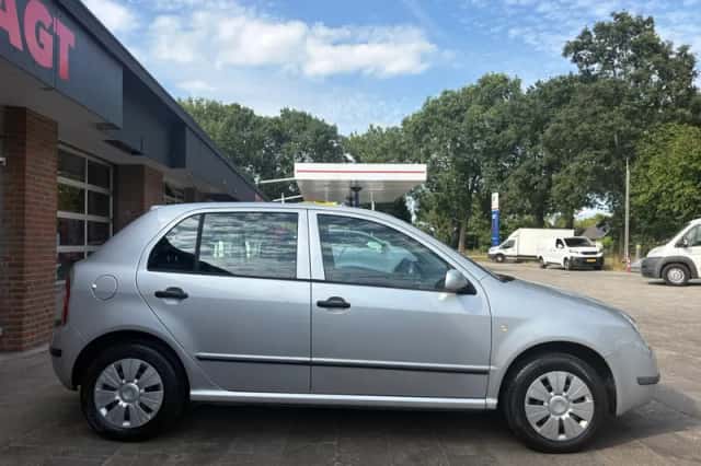 Škoda Fabia (2004) thumbnail 5