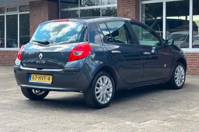 Renault Clio (2009) thumbnail 4