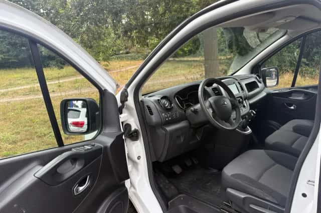 Nissan NV300 (2020) thumbnail 3