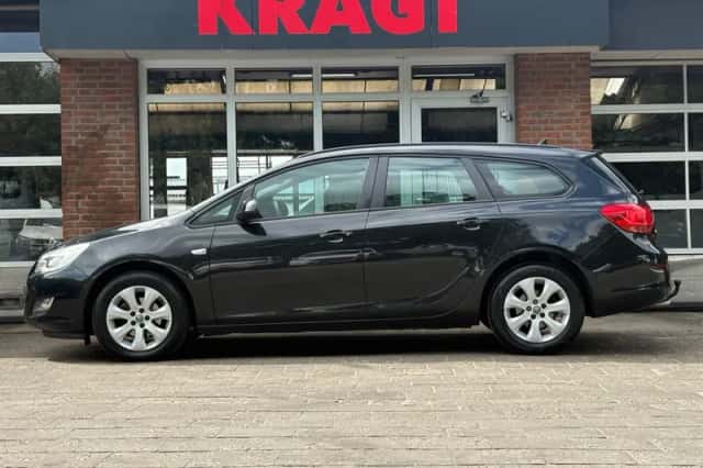 Opel Astra (2012) thumbnail 2