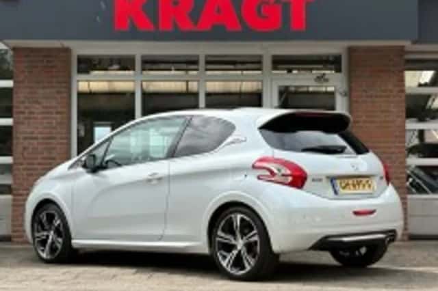 Peugeot 208 (2015) thumbnail 4