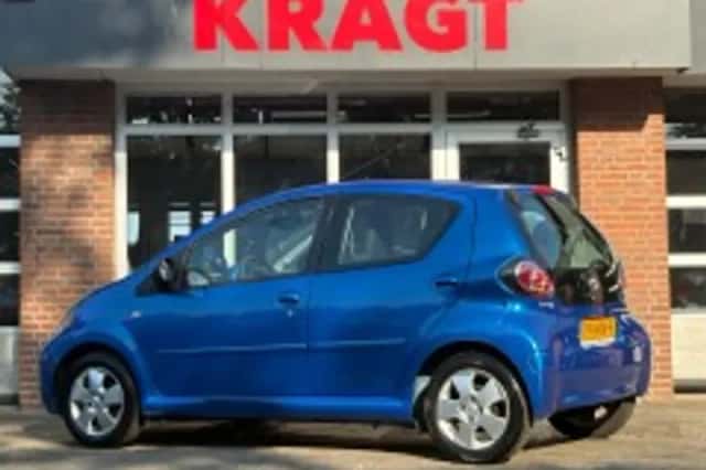 Toyota Aygo (2010) thumbnail 4