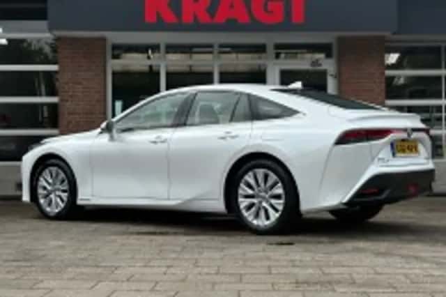 Toyota Mirai (2021) thumbnail 4
