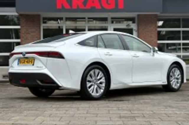 Toyota Mirai (2021) thumbnail 5