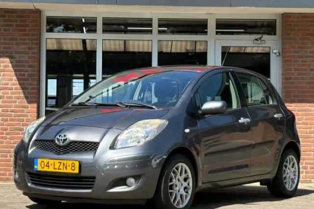 Toyota Yaris (2010) thumbnail 1
