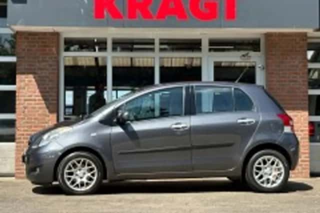 Toyota Yaris (2010) thumbnail 4