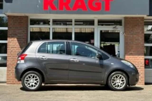 Toyota Yaris (2010) thumbnail 6