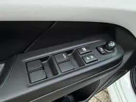 Suzuki Swift (2025) thumbnail 10
