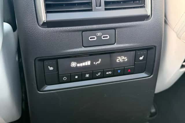 Mazda CX-80 (2024) thumbnail 8