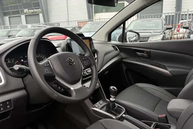 Suzuki S-Cross (2025) thumbnail 19