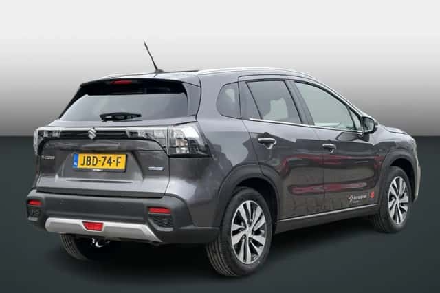 Suzuki S-Cross (2025) thumbnail 4