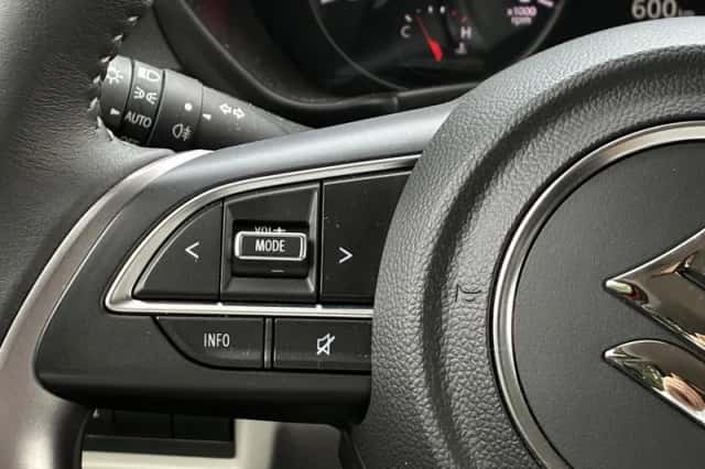 Suzuki Swift (2025) thumbnail 11