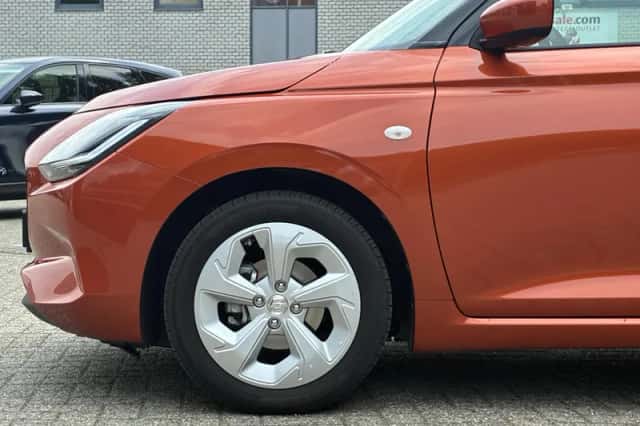Suzuki Swift (2025) thumbnail 4
