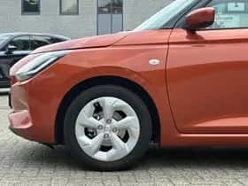 Suzuki Swift (2025) thumbnail 4