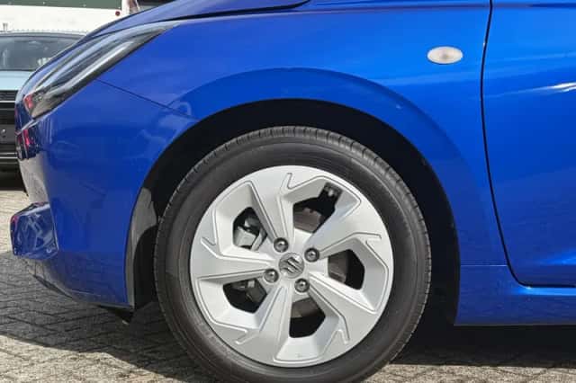 Suzuki Swift (2025) thumbnail 8