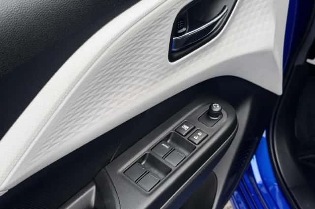 Suzuki Swift (2025) thumbnail 11