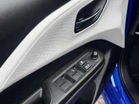 Suzuki Swift (2025) thumbnail 11