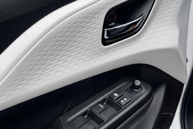 Suzuki Swift (2025) thumbnail 11