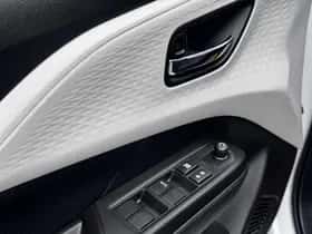 Suzuki Swift (2025) thumbnail 11