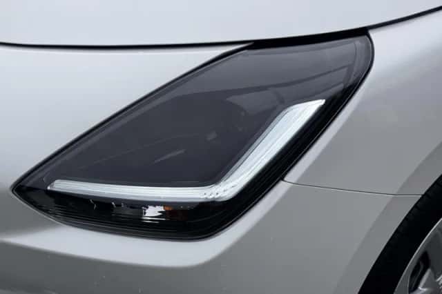 Suzuki Swift (2025) thumbnail 5