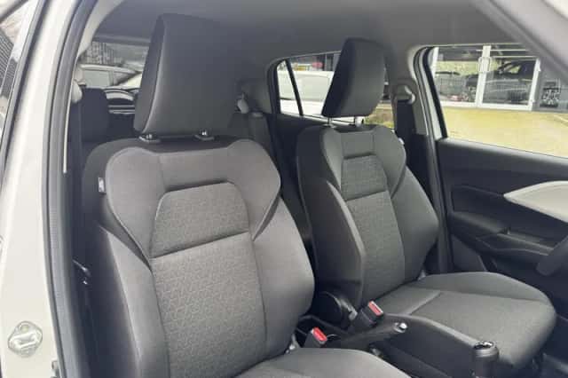Suzuki Swift (2025) thumbnail 7