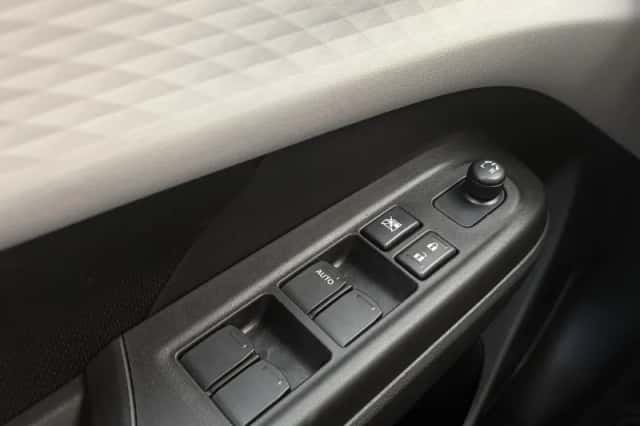 Suzuki Swift (2025) thumbnail 9