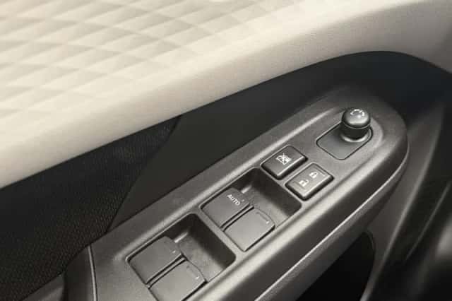 Suzuki Swift (2025) thumbnail 11