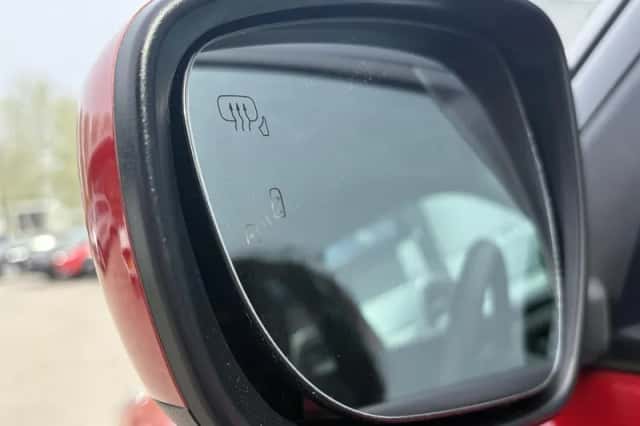 Suzuki Swift (2025) thumbnail 8