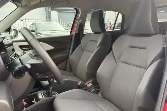 Suzuki Swift (2025) thumbnail 9