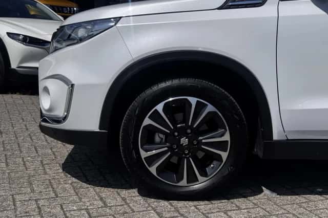 Suzuki Vitara (2023) thumbnail 4