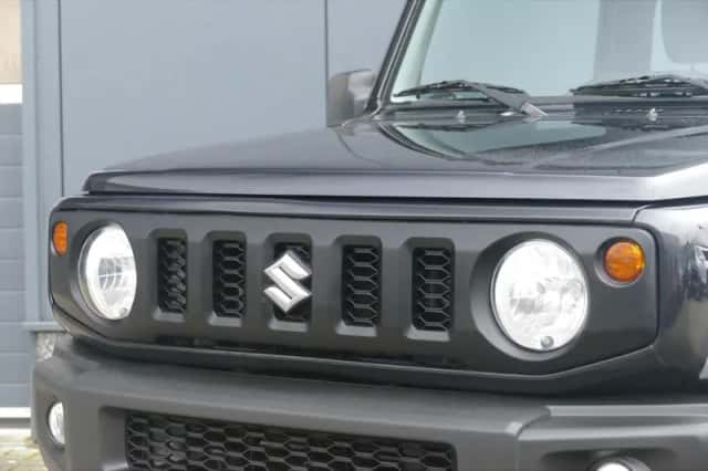 Suzuki Jimny (2021) thumbnail 4