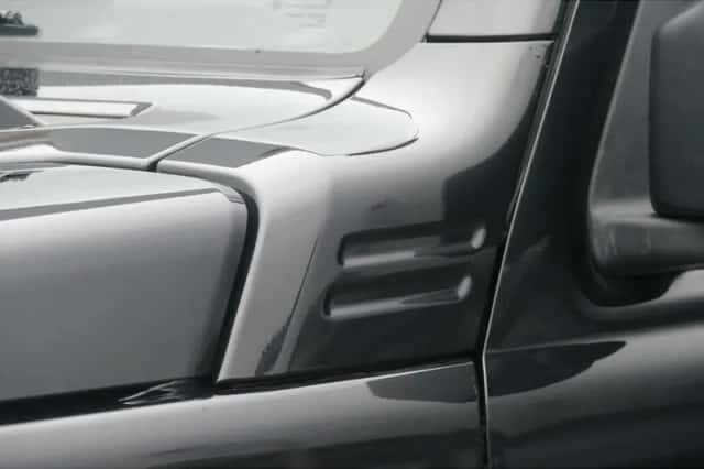 Suzuki Jimny (2021) thumbnail 5