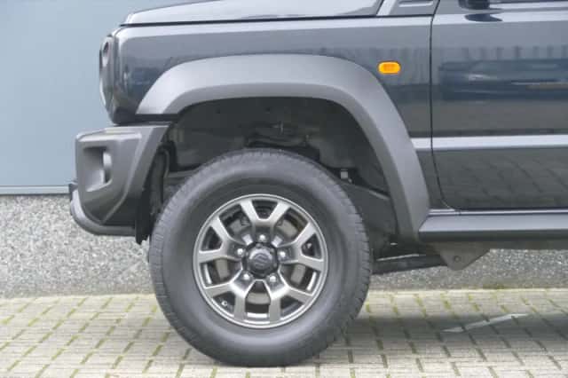 Suzuki Jimny (2021) thumbnail 6