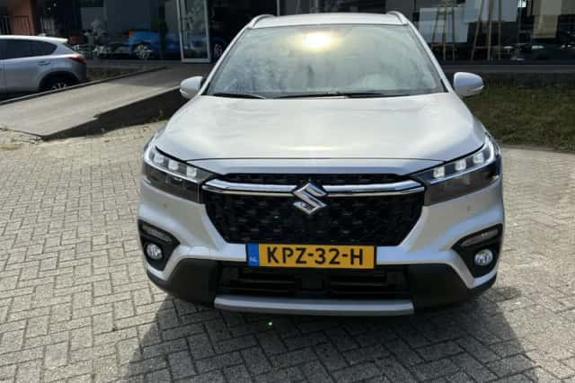 Suzuki S-Cross (2023) thumbnail 2