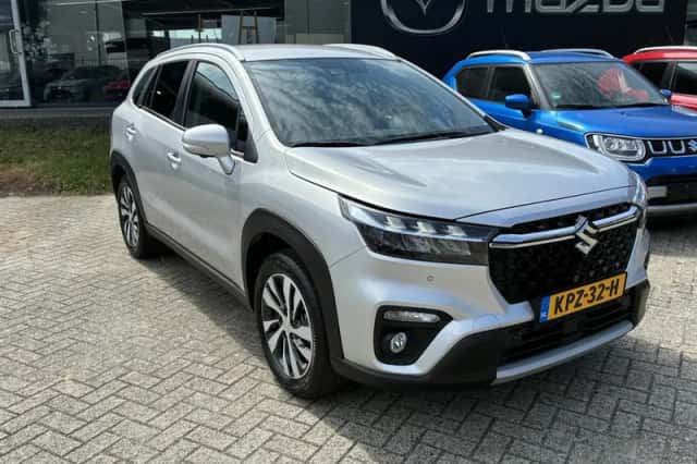 Suzuki S-Cross (2023) thumbnail 3
