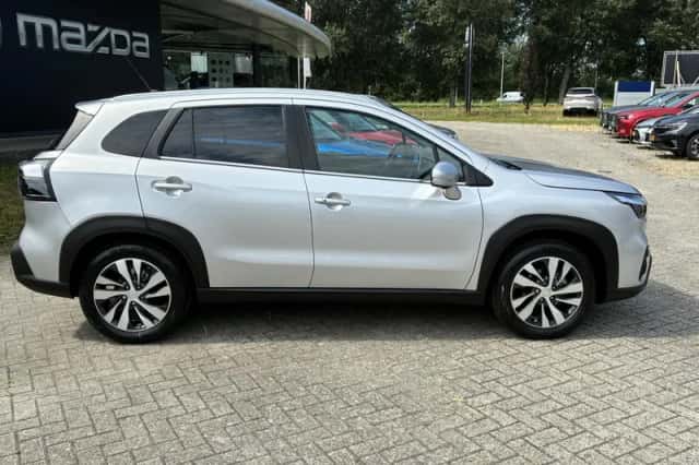 Suzuki S-Cross (2023) thumbnail 4