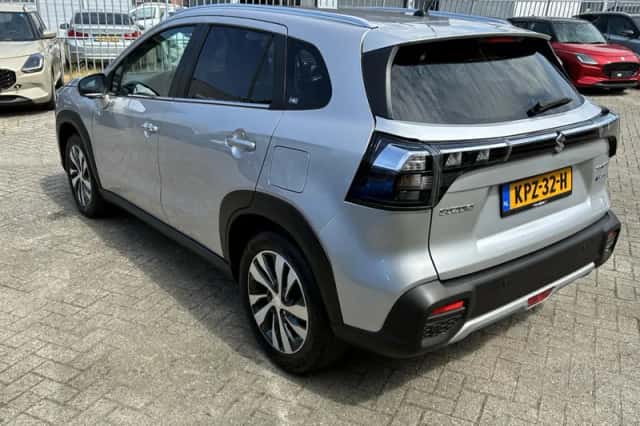 Suzuki S-Cross (2023) thumbnail 6