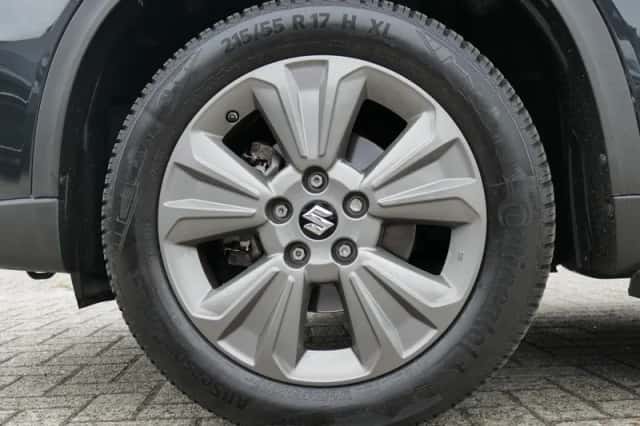 Suzuki Vitara (2021) thumbnail 6