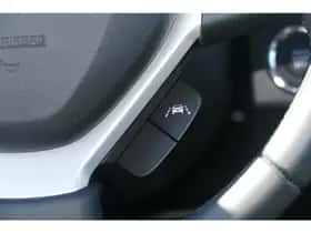 Suzuki S-Cross (2025) thumbnail 17