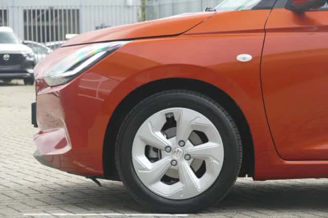 Suzuki Swift (2024) thumbnail 4