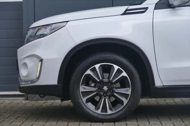 Suzuki Vitara (2021) thumbnail 5