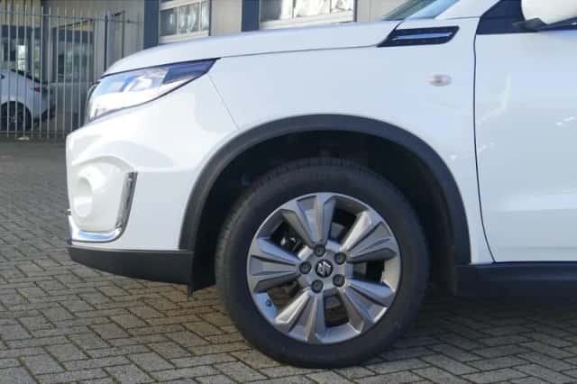 Suzuki Vitara (2021) thumbnail 4