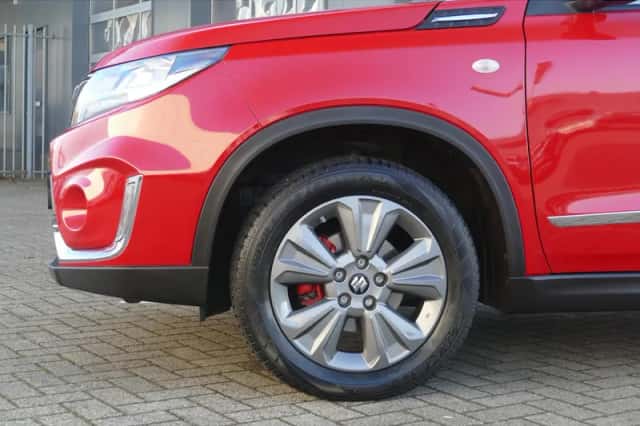 Suzuki Vitara (2022) thumbnail 4