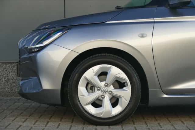 Suzuki Swift (2025) thumbnail 4