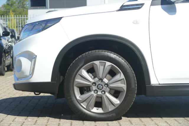 Suzuki Vitara (2023) thumbnail 5